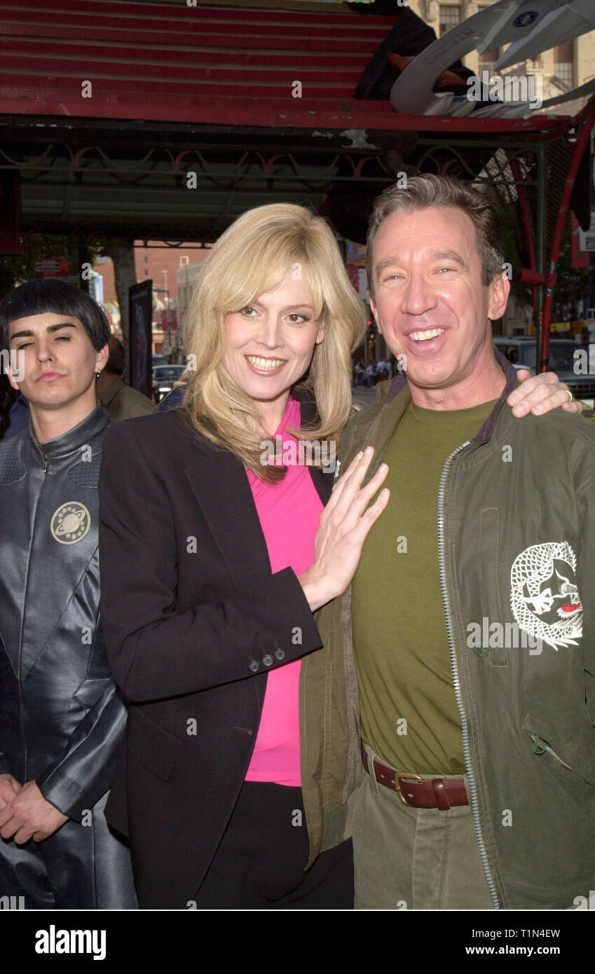 LOS ANGELES, CA. December 19, 1999:  Actress Sigourney Weaver & Actor Tim Allen at the Los Angeles premiere of their new movie 'Galaxy Quest.'                 © Paul Smith / Featureflash Stock Photo