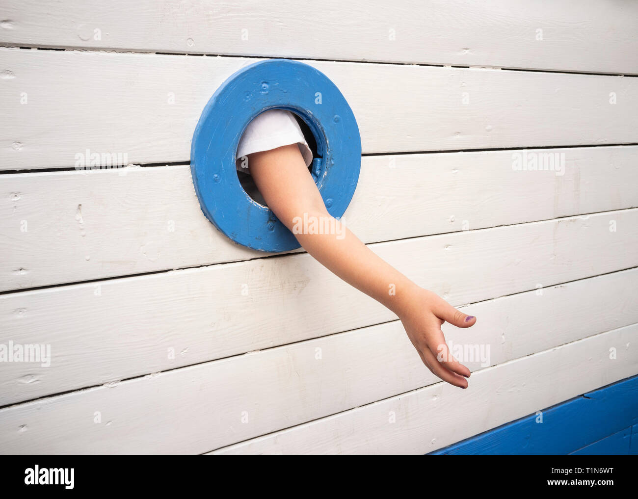Reaching out help hands hi-res stock photography and images - Alamy
