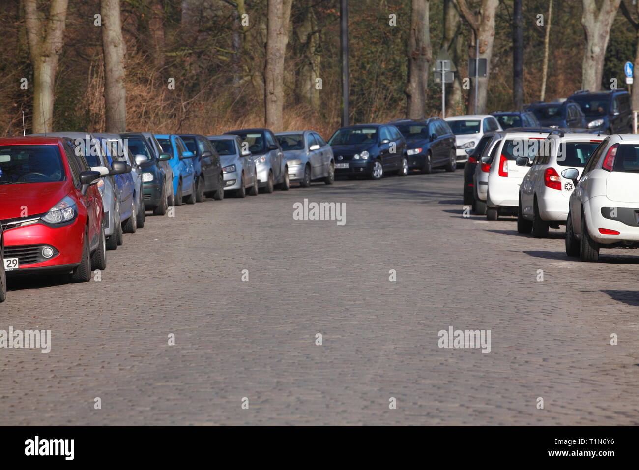 Parking cars on a street, Bremen, Germany, Europe I Parkende Autos auf einer Straße, Bremen, Deutschland, Europa  I Stock Photo