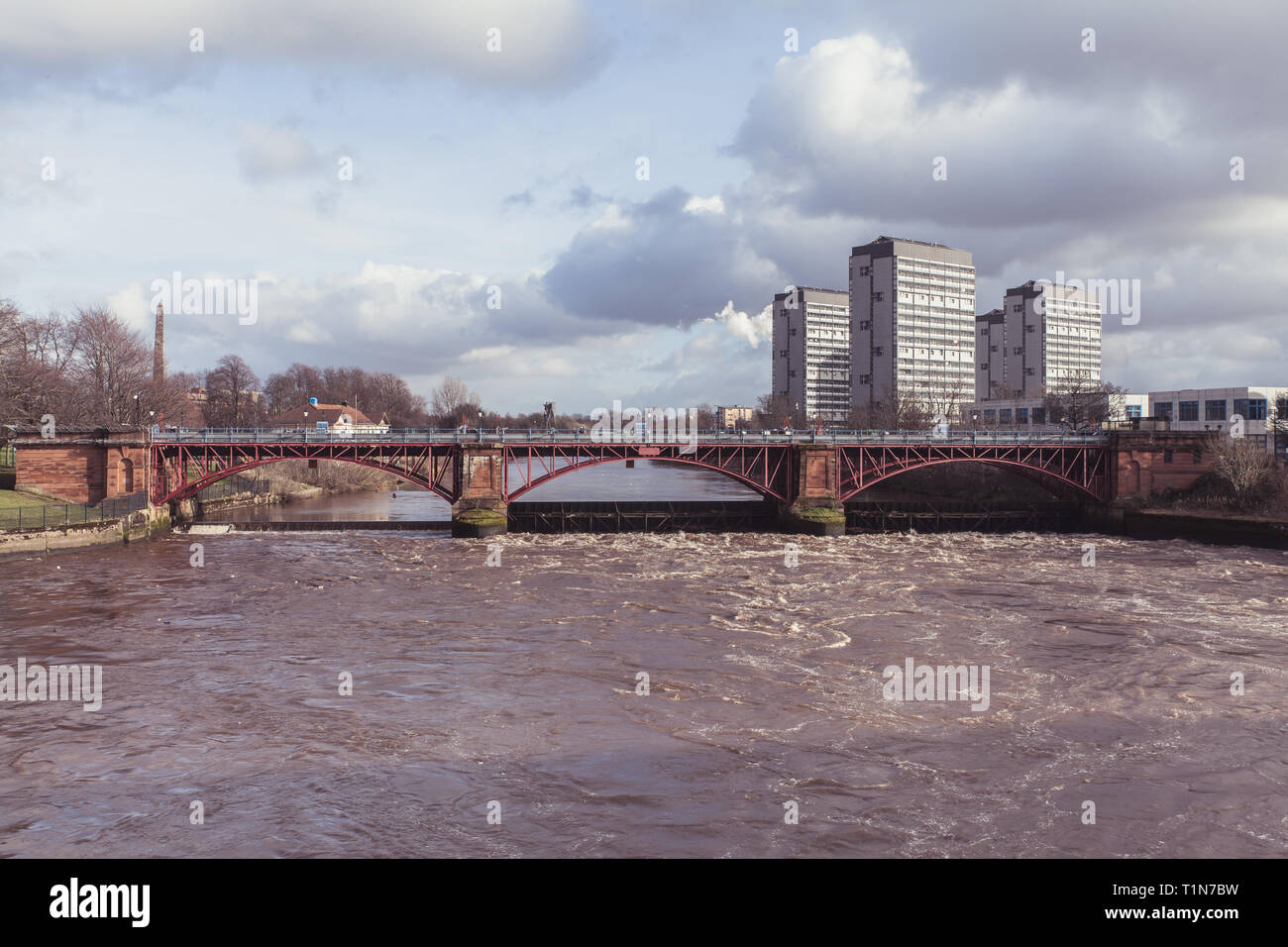 Glasgow green bridge weir on a spring afternoon in Glasgow Stock Photo ...