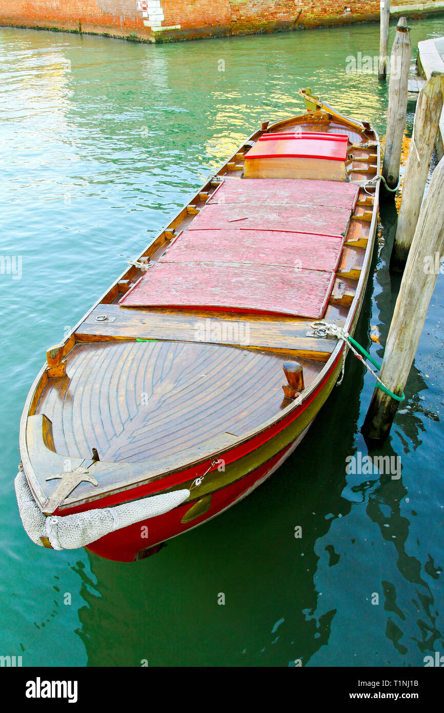 Boat Tied To The Dock High Resolution Stock Photography and Images - Alamy