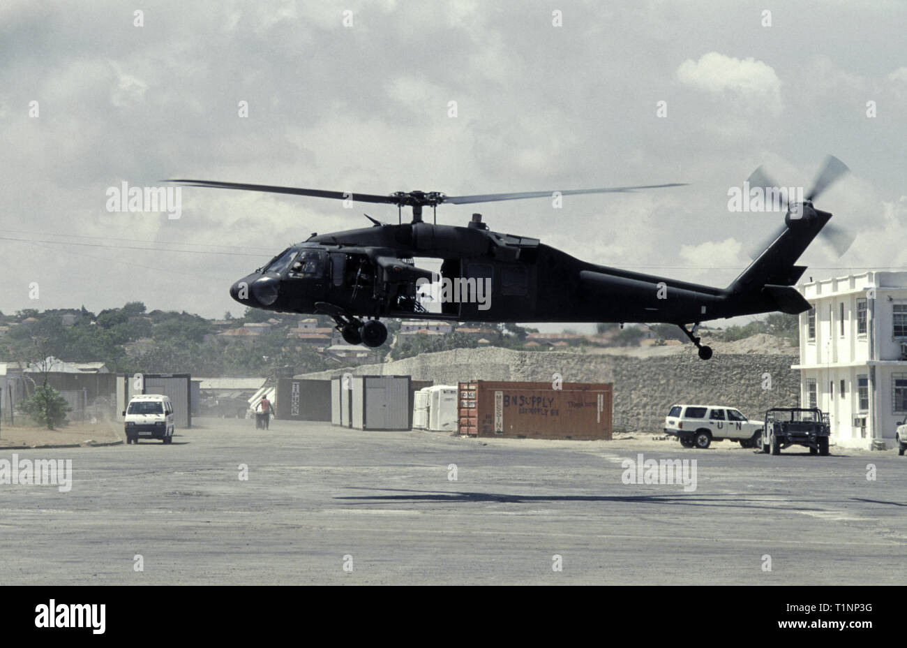 29th October 1993 A U.S. Army Sikorsky UH-60 Black Hawk helicopter landing in the new port in Mogadishu, Somalia. Stock Photo
