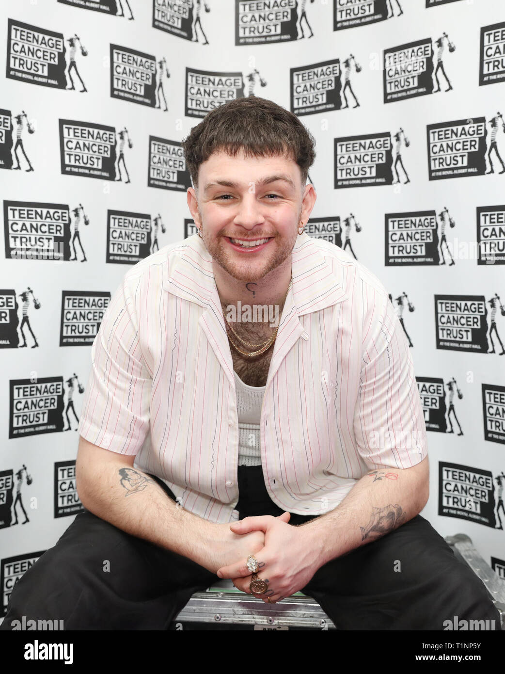 Tom Grennan live performance in 2025