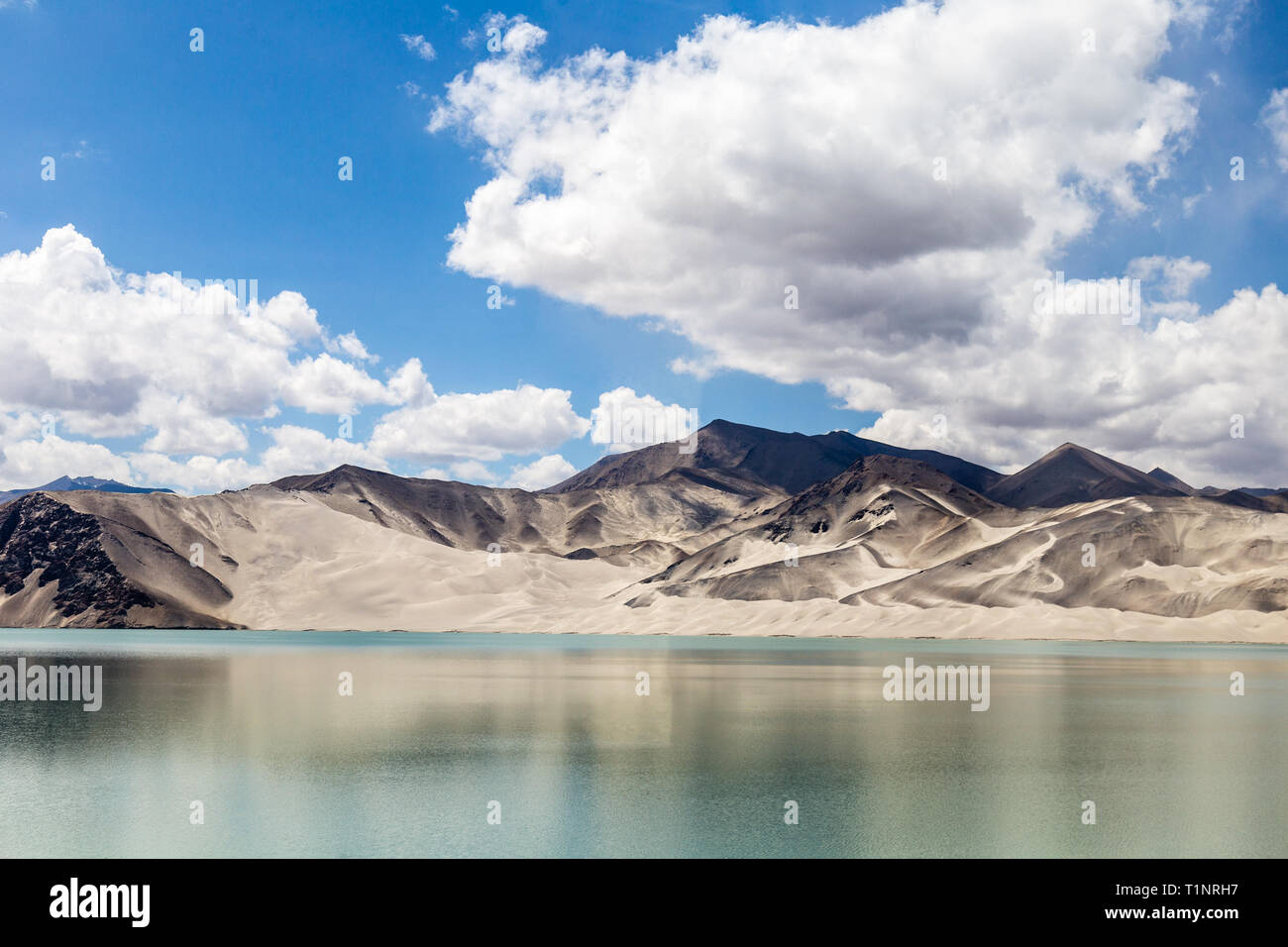 White Sand Lake along Karakorum Highway, Xinjiang, China. Connecting Kashgar and the Pakistan Border and crossing Pamir plateau, this road has some of Stock Photo