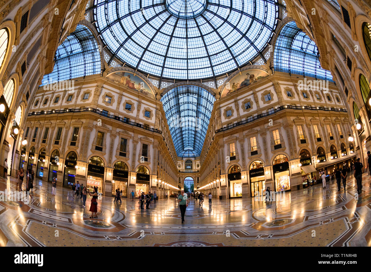 Corso Vittorio Emanuele Milan Hi res Stock Photography And Images Alamy Corso Vittorio Emanuele Milan Hi res Stock Photography And Images Alamy