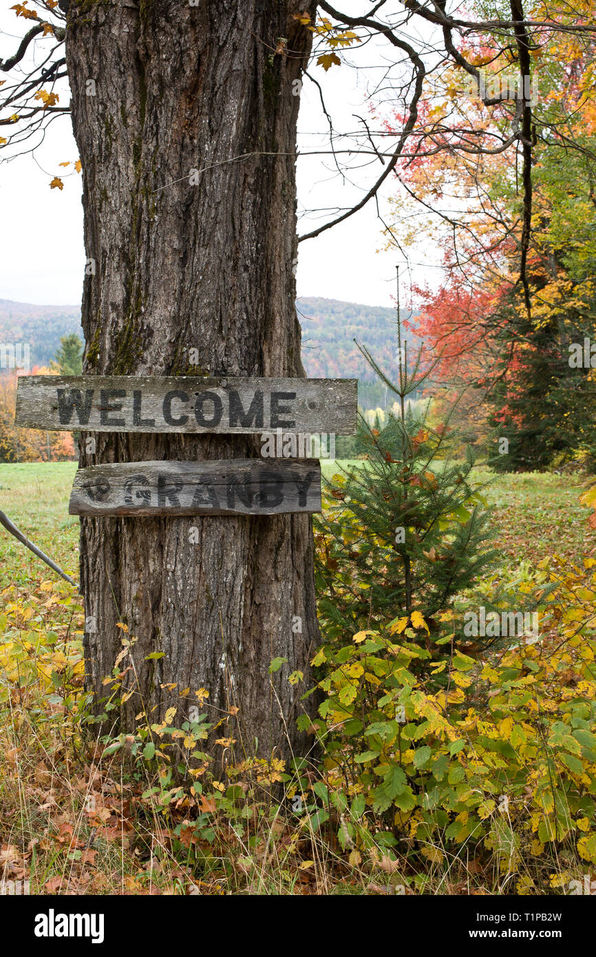 Rustic Welcome Sign In Granby Essex County Vermont Usa Stock Photo