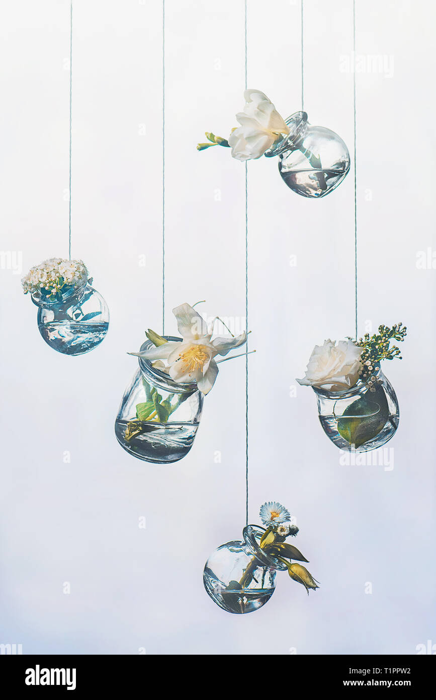 Hanging flower arrangement hi-res stock photography and images - Alamy