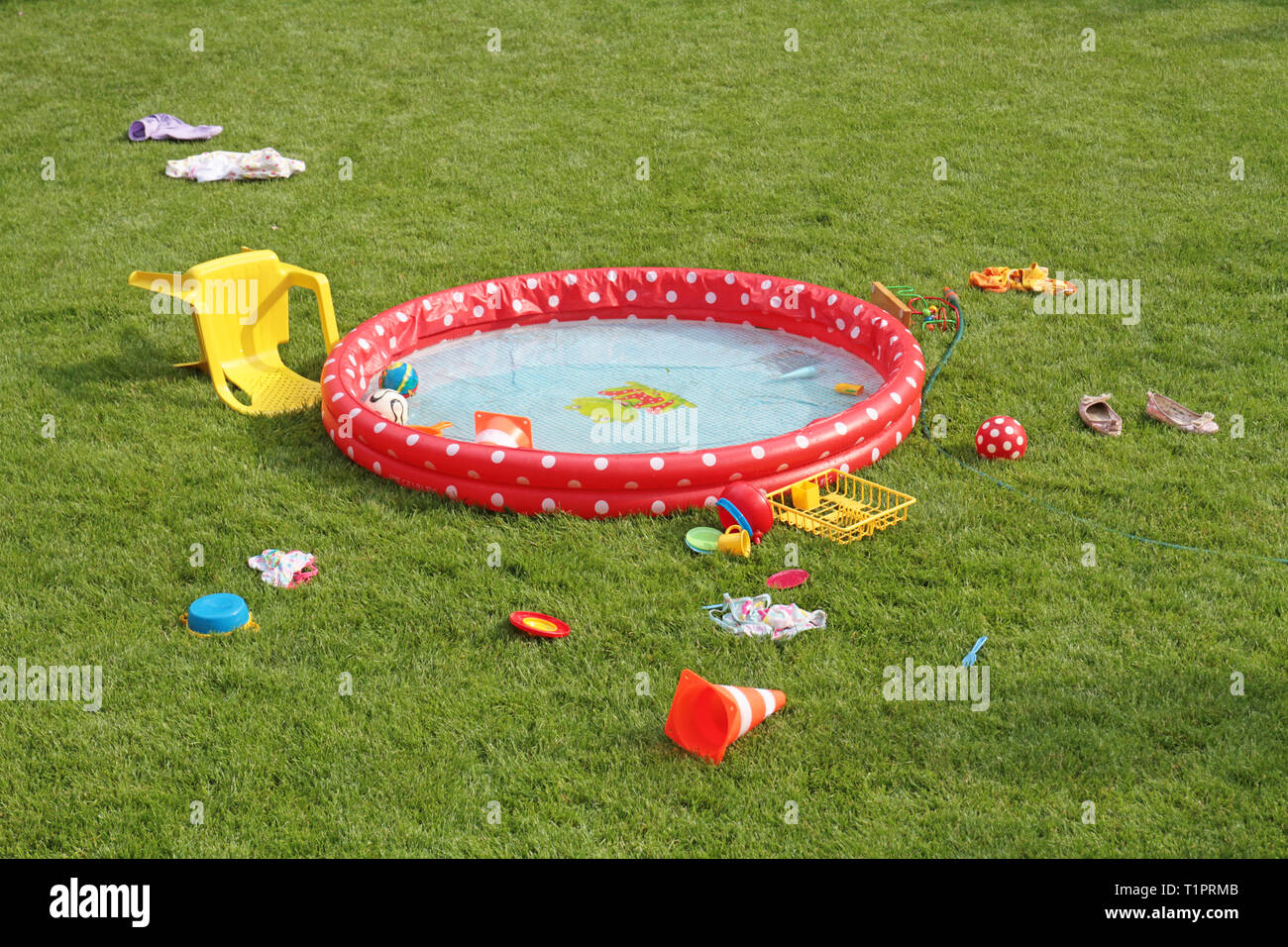 Plastic wading pool hires stock photography and images Alamy