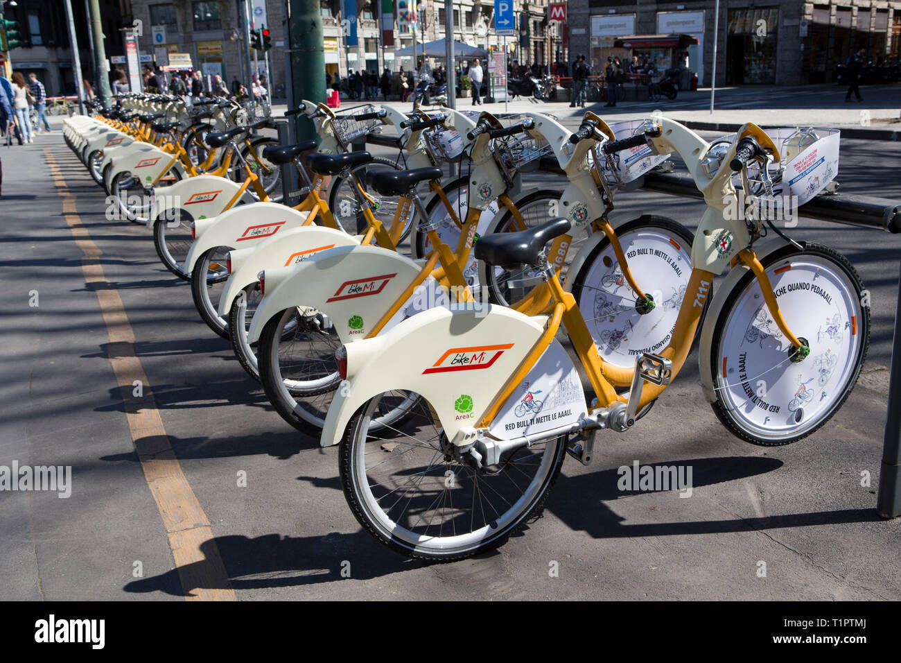 Atm bike sharing hi-res stock photography and images - Alamy