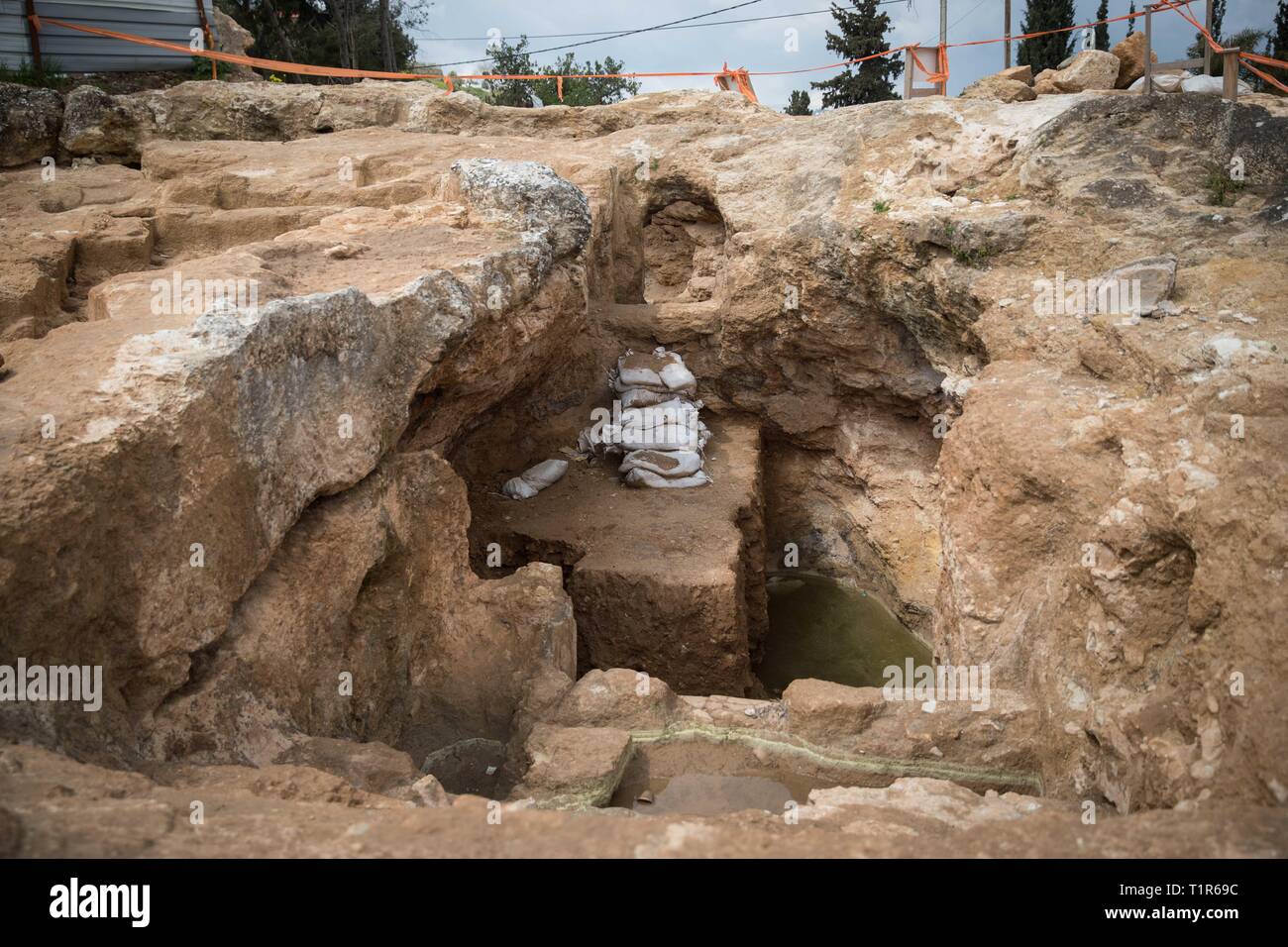 Jerusalem. 27th Mar, 2019. Photo taken on March 27, 2019 shows the view of the remains of a rural Jewish settlement at the Sharafat neighborhood of Jerusalem. Remains of a rural Jewish settlement from 2,000 years ago with luxurious burial ground were discovered in excavations in southern Jerusalem, the Israel Antiquities Authority (IAA) reported on Wednesday. Credit: JINI/Xinhua/Alamy Live News Stock Photo