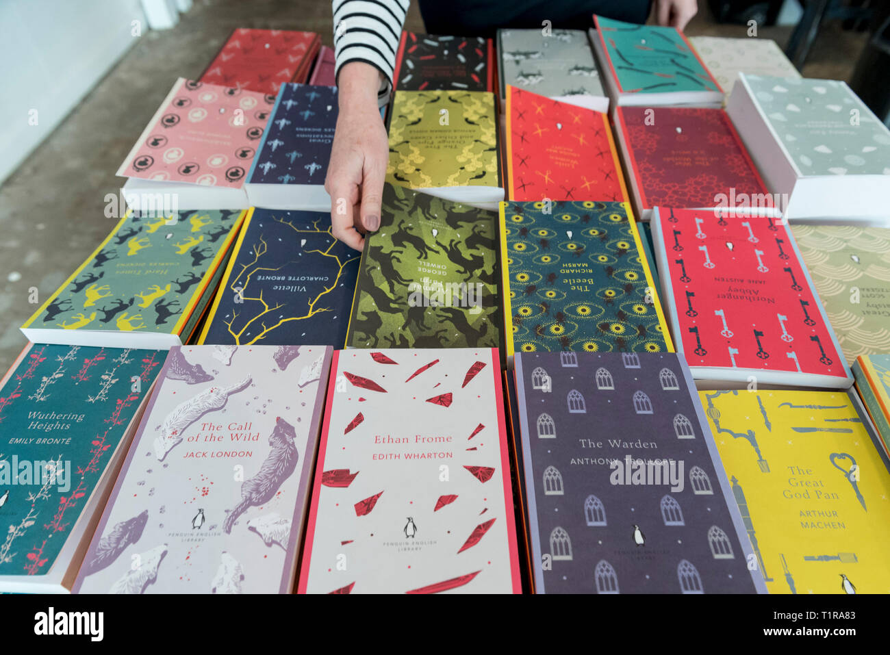 to the lighthouse penguin classics to the lighthouse penguin classics