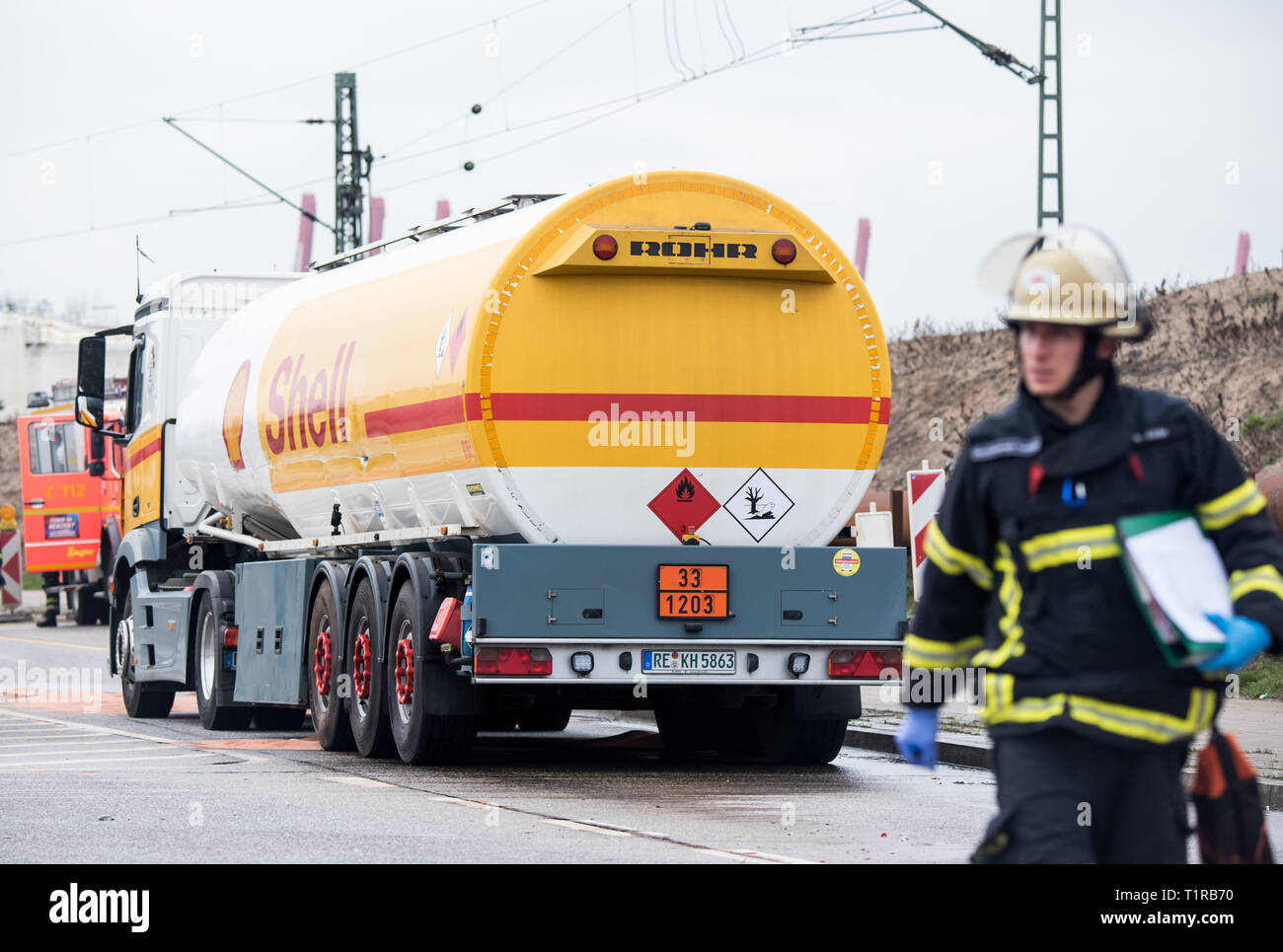 Accidents and disasters tank truck hi-res stock photography and ima…