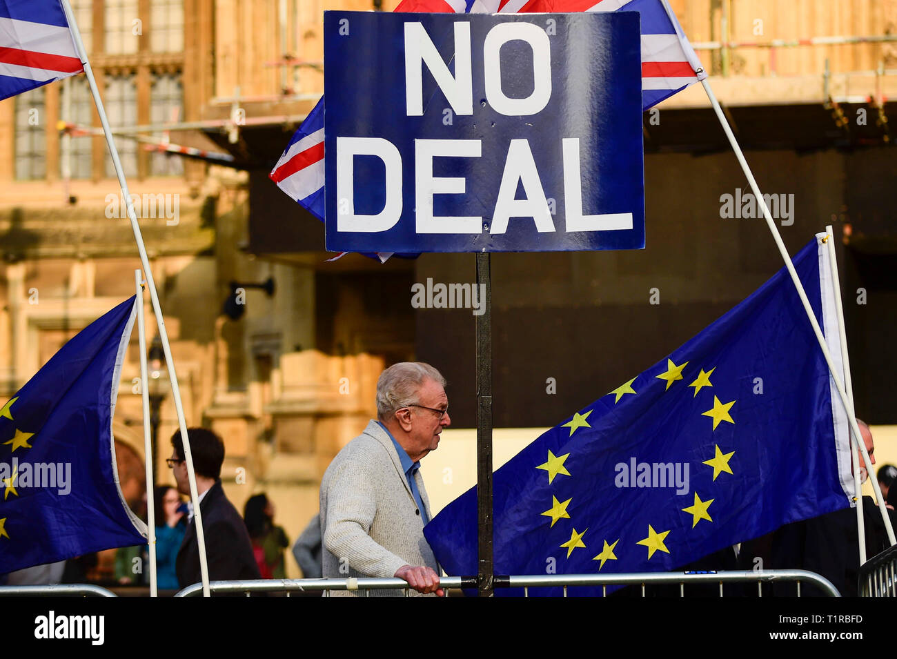 London, UK.  28 March 2019.  Pro-Remain and Pro-Leave protesters outside the Houses of Parliament in Westminster.  MPs are to vote on Theresa May's EU withdrawal agreement for a third time tomorrow, on what would have been the original date the UK would have left the European Union.   Credit: Stephen Chung / Alamy Live News Stock Photo