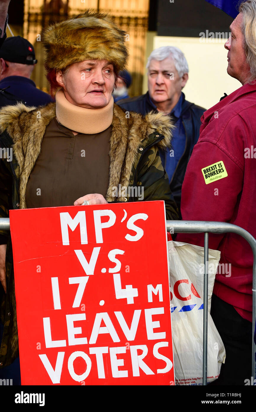 London, UK.  28 March 2019.  Pro-Remain and Pro-Leave protesters outside the Houses of Parliament in Westminster.  MPs are to vote on Theresa May's EU withdrawal agreement for a third time tomorrow, on what would have been the original date the UK would have left the European Union.   Credit: Stephen Chung / Alamy Live News Stock Photo