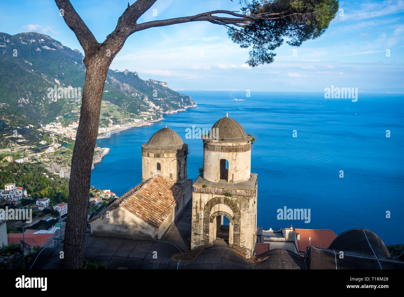Villa Ravello Sightseeing Villa Rufolo and it's gardens in Ravello mountaintop ...