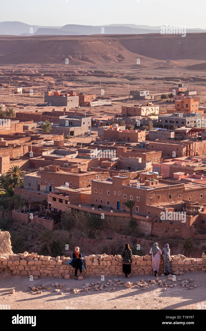 The Ksar Aït-Ben-Haddou looking towards the town of Aït Benhaddou, Ouarzazate Province, Drâa-Tafilalet, Morocco, Africa. Stock Photo