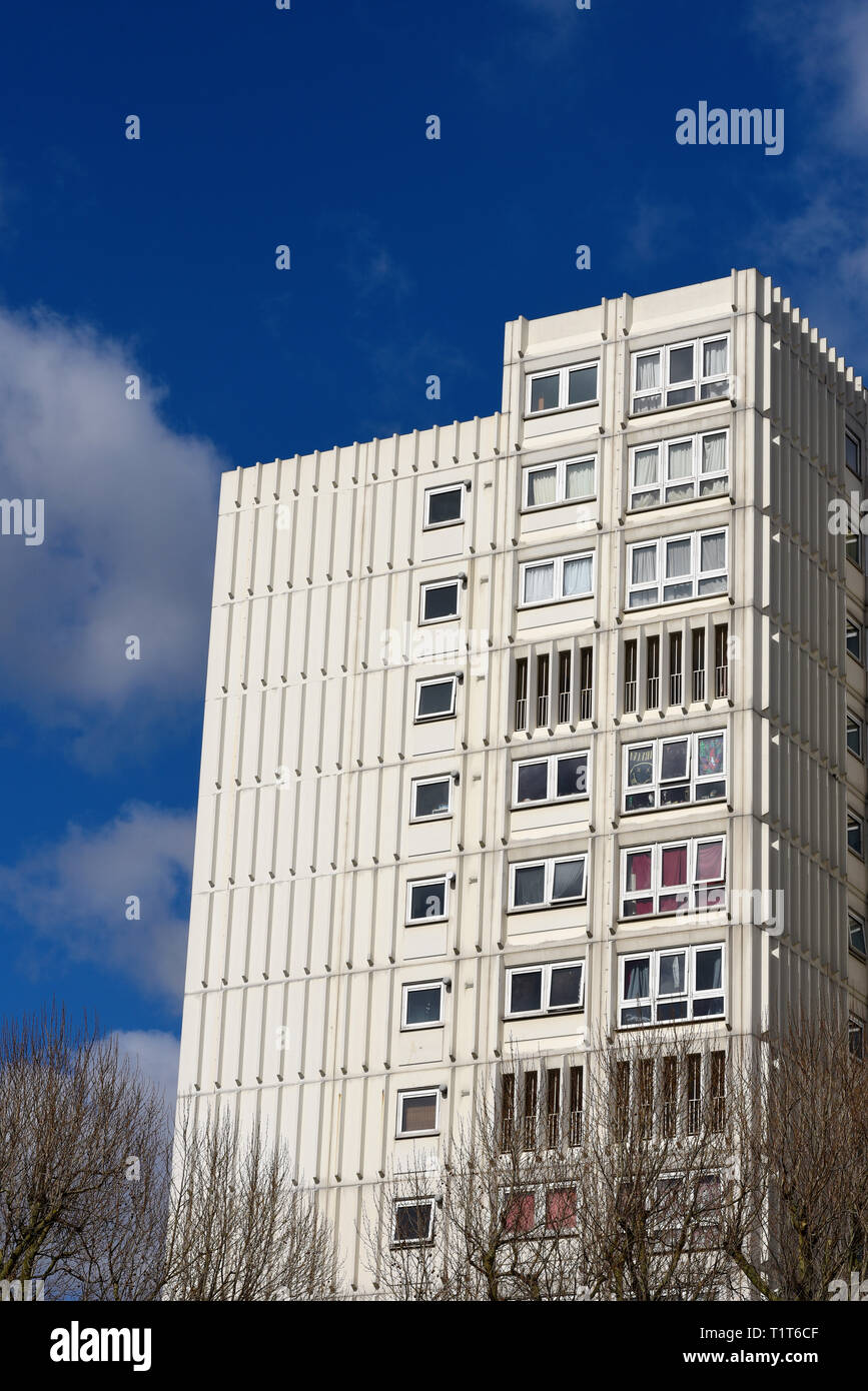 High rise council flats in hi-res stock photography and images - Alamy
