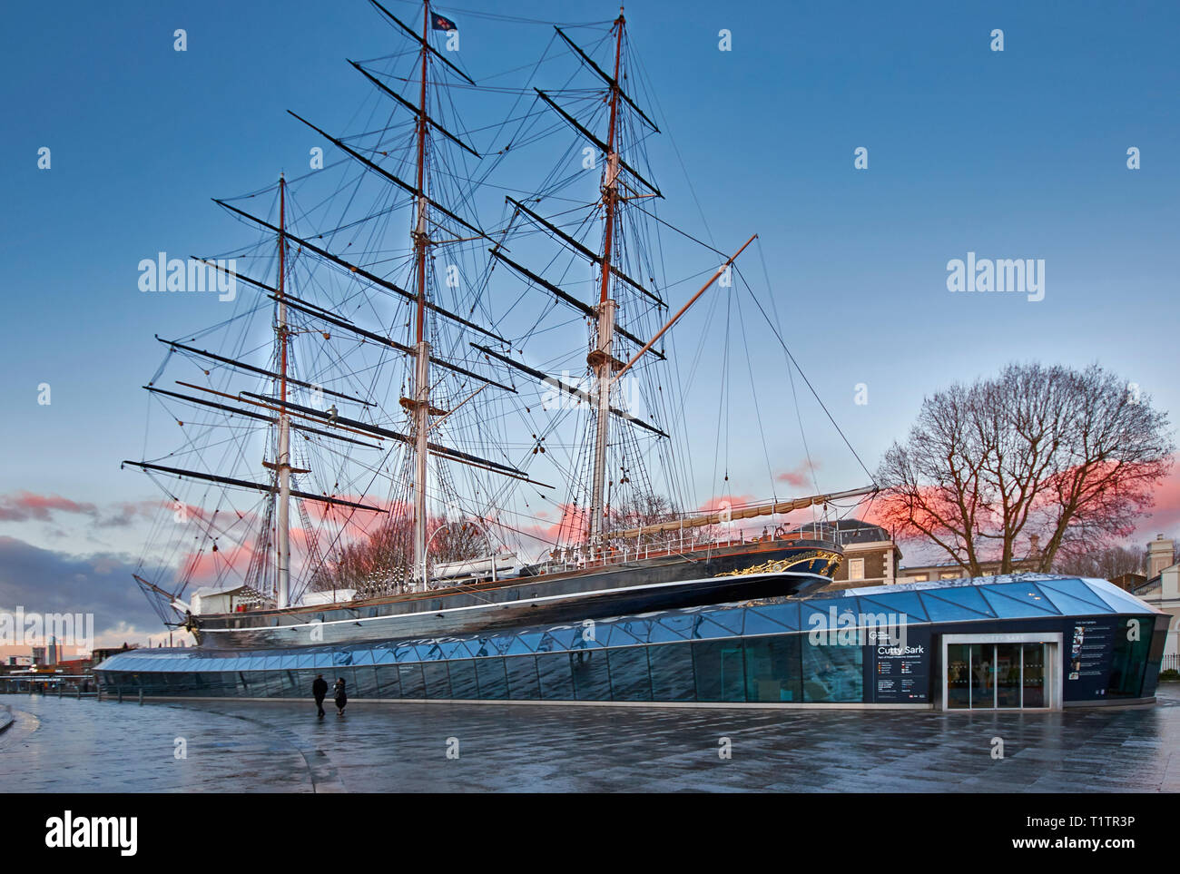 LONDON GREENWICH THE CUTTY SARK TEA CLIPPER EVENING LIGHT AND PINK CLOUDS Stock Photo
