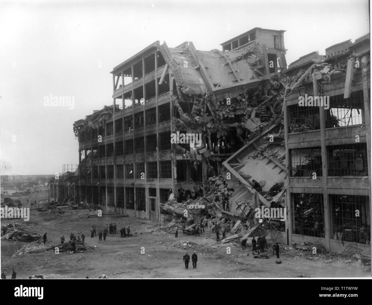 ww2 period, bombing of Turin - Ansaldo Fiat big Motor factory damaged Stock Photo