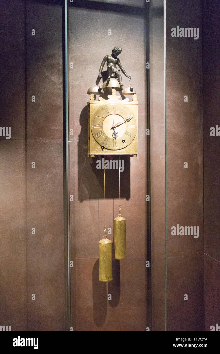 Weight driven wall clock hires stock photography and images Alamy