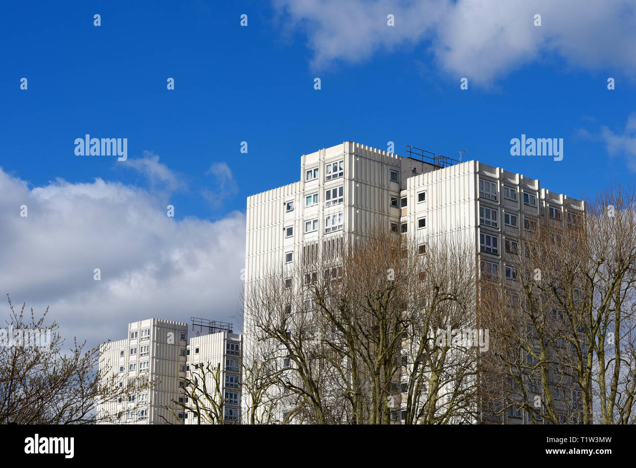 High rise council flats in hi-res stock photography and images - Alamy