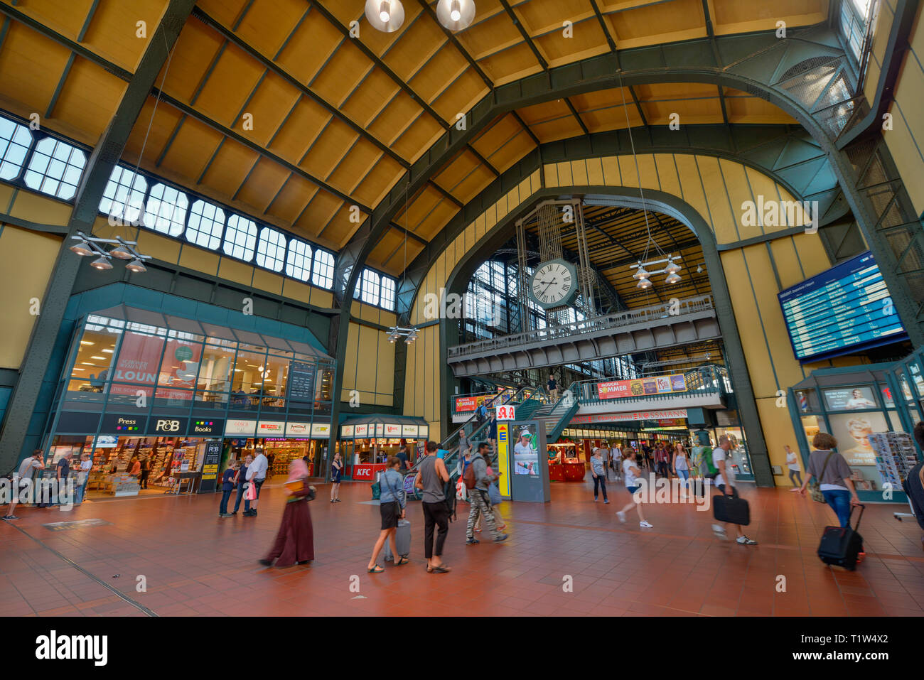 Wandelhalle, Hauptbahnhof, Hamburg, Deutschland Stock Photo