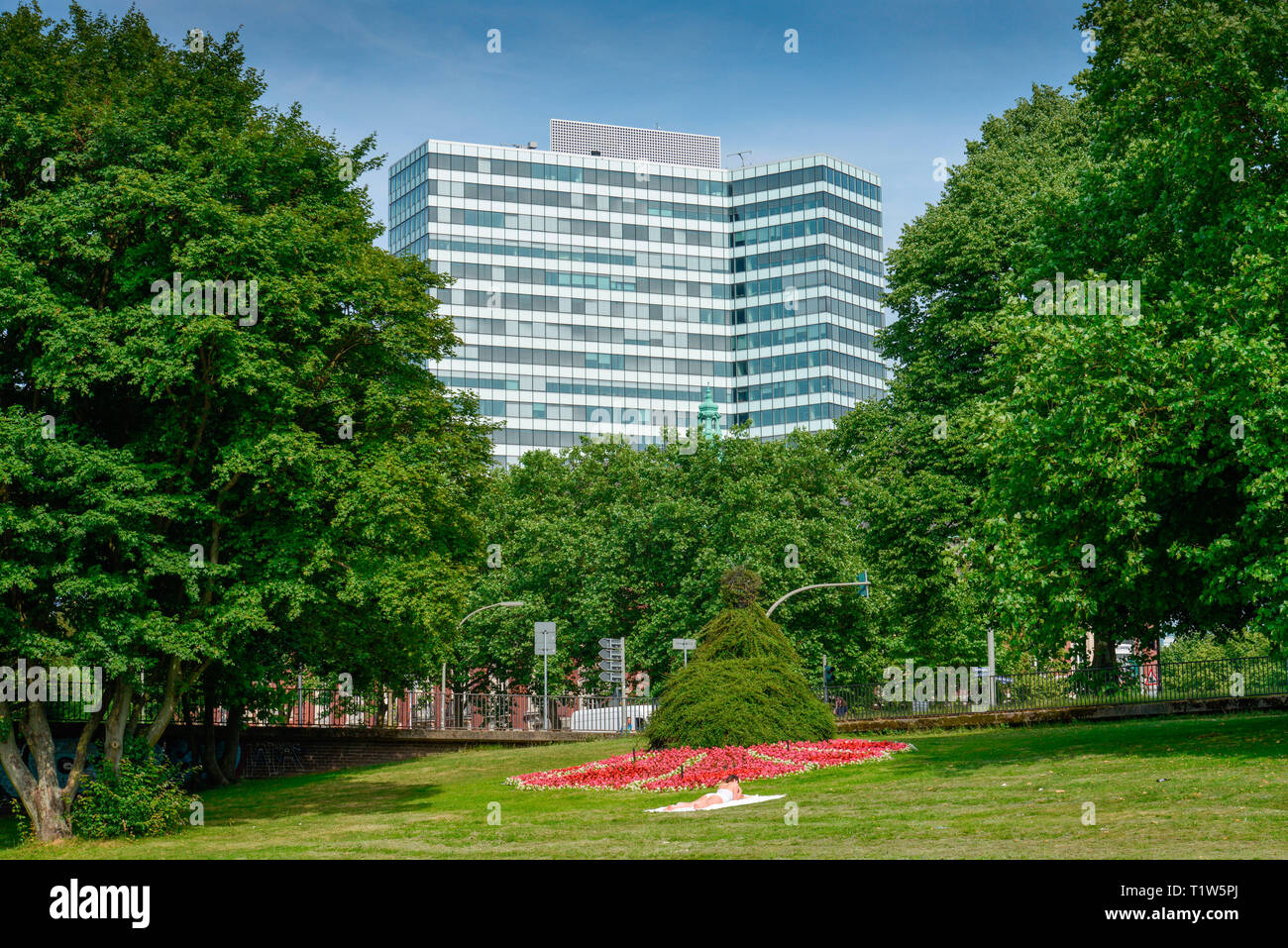 Planten Un Blomen - Hamburg's Green Lung [May 2025