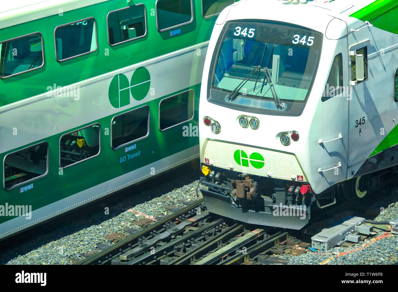 Go Train Toronto Vector Toronto, Ontario, Canada-26 June, 2018: Toronto Go Train arriving at ...
