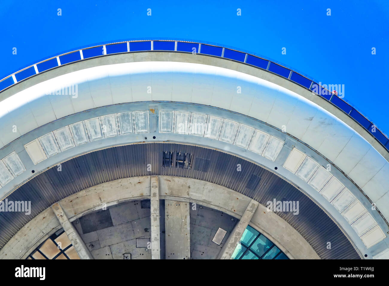 Glass floor cn tower hi-res stock photography and images - Alamy