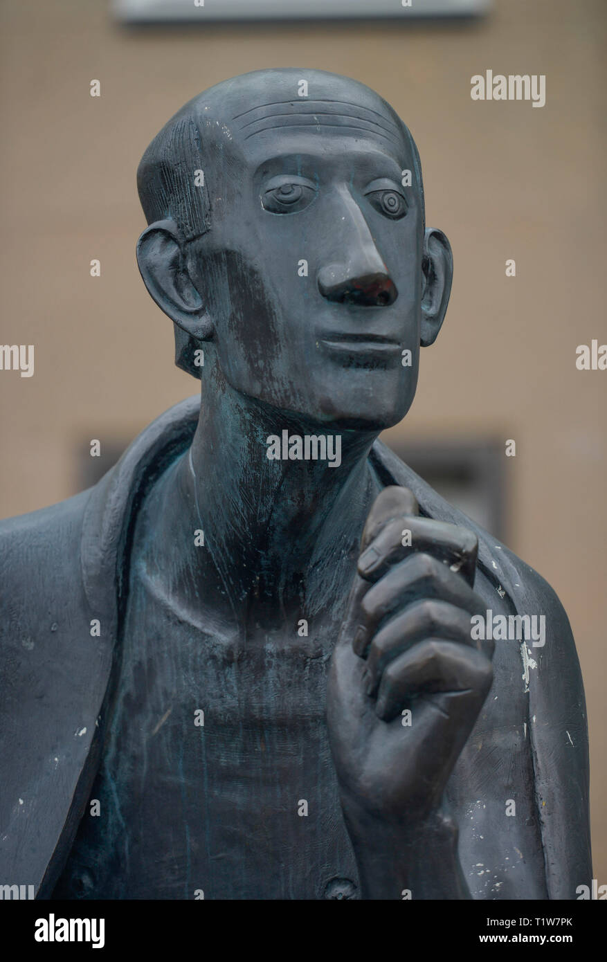 Statue Albertus Magnus, Universitaet zu Koeln, Hauptgebaeude, AlbertusMagnusPlatz, Lindenthal Statue Albertus Magnus, Universitaet zu Koeln, Hauptgebaeude, AlbertusMagnusPlatz, Lindenthal