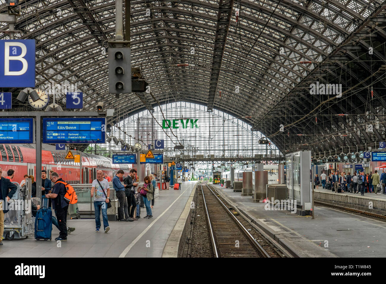 Hauptbahnhof, Koeln, Nordrhein-Westfalen, Deutschland Stock Photo - Alamy