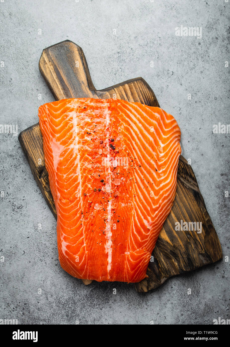 Delicious raw salmon fillet Stock Photo - Alamy