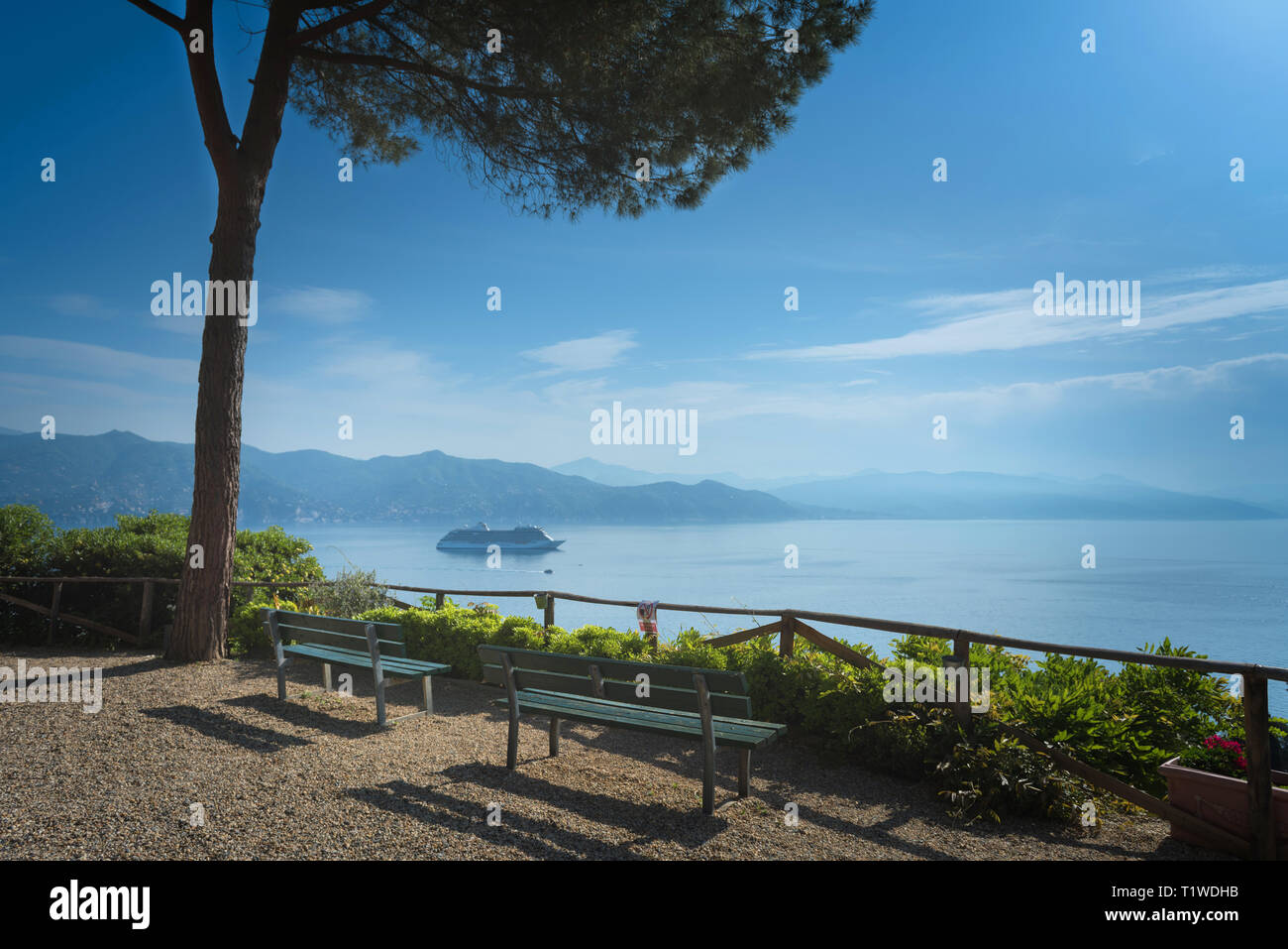 Italy portofino cruise ship hi-res stock photography and images - Alamy