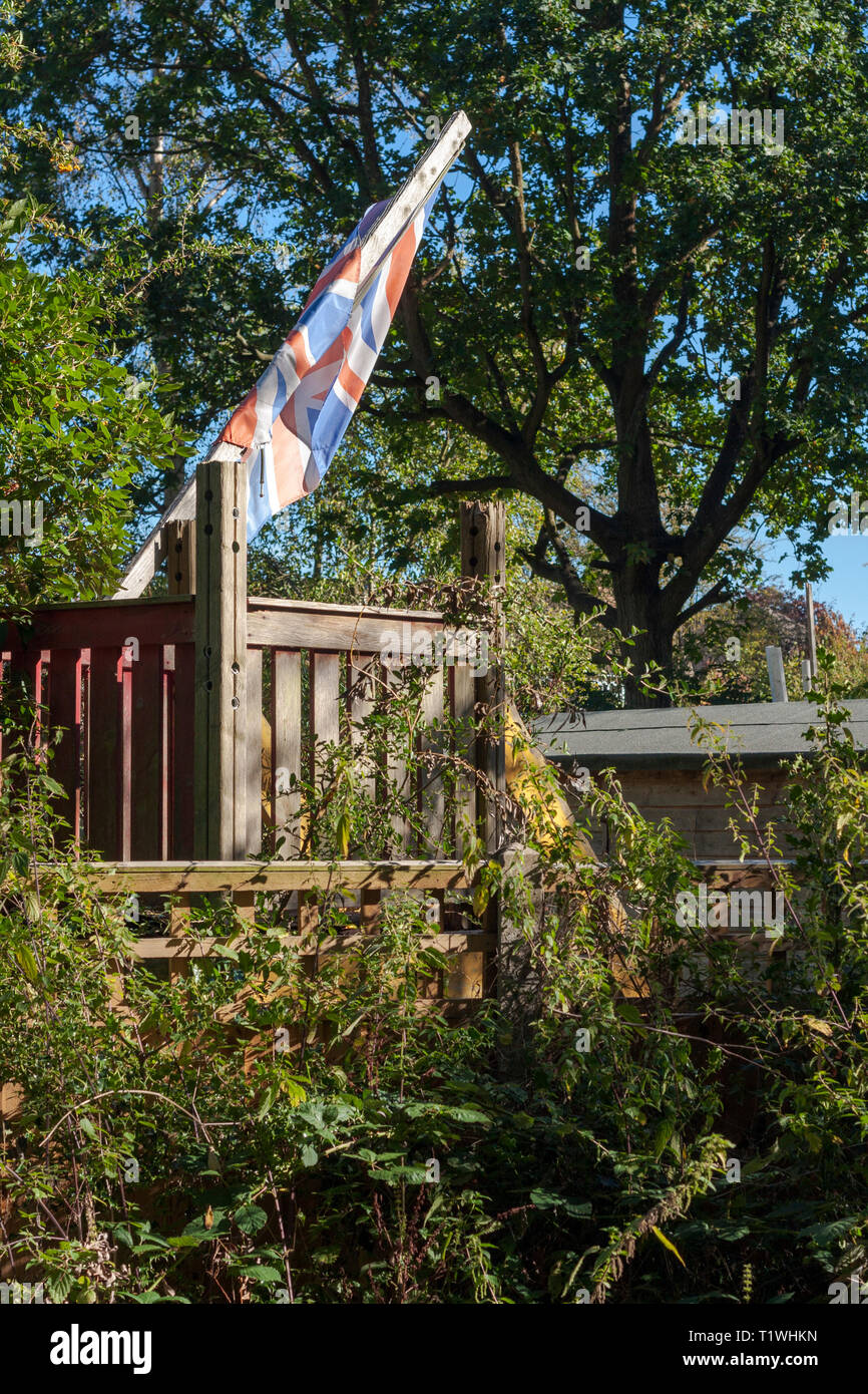 An open style treehouse with the Union Jack flying Stock Photo