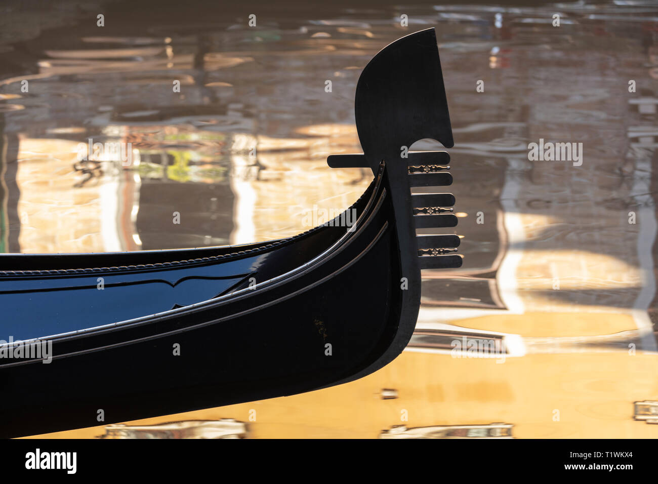 Gondola dolfin venice hi-res stock photography and images - Alamy