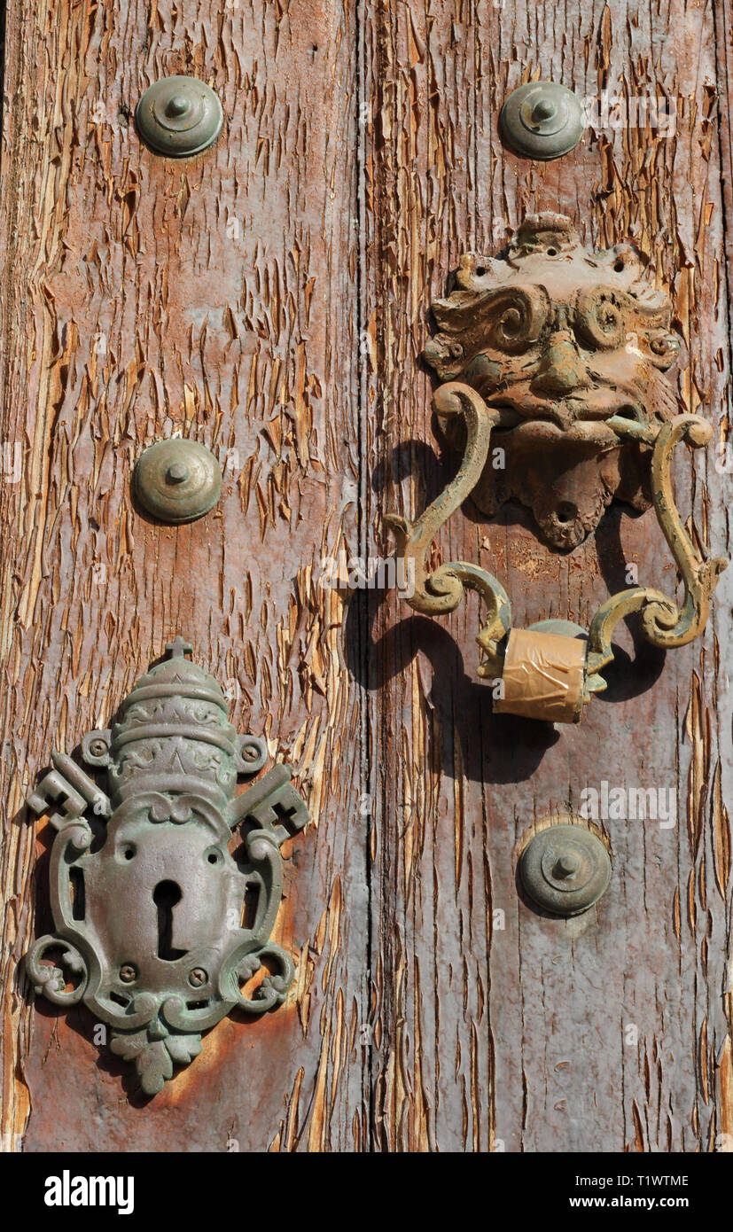 Detail of ornate architectural features (door knocker and lock) on the doors of the Catedral de San Cristóbal (Havana Cathedral) in Old Havana, Cuba. Stock Photo