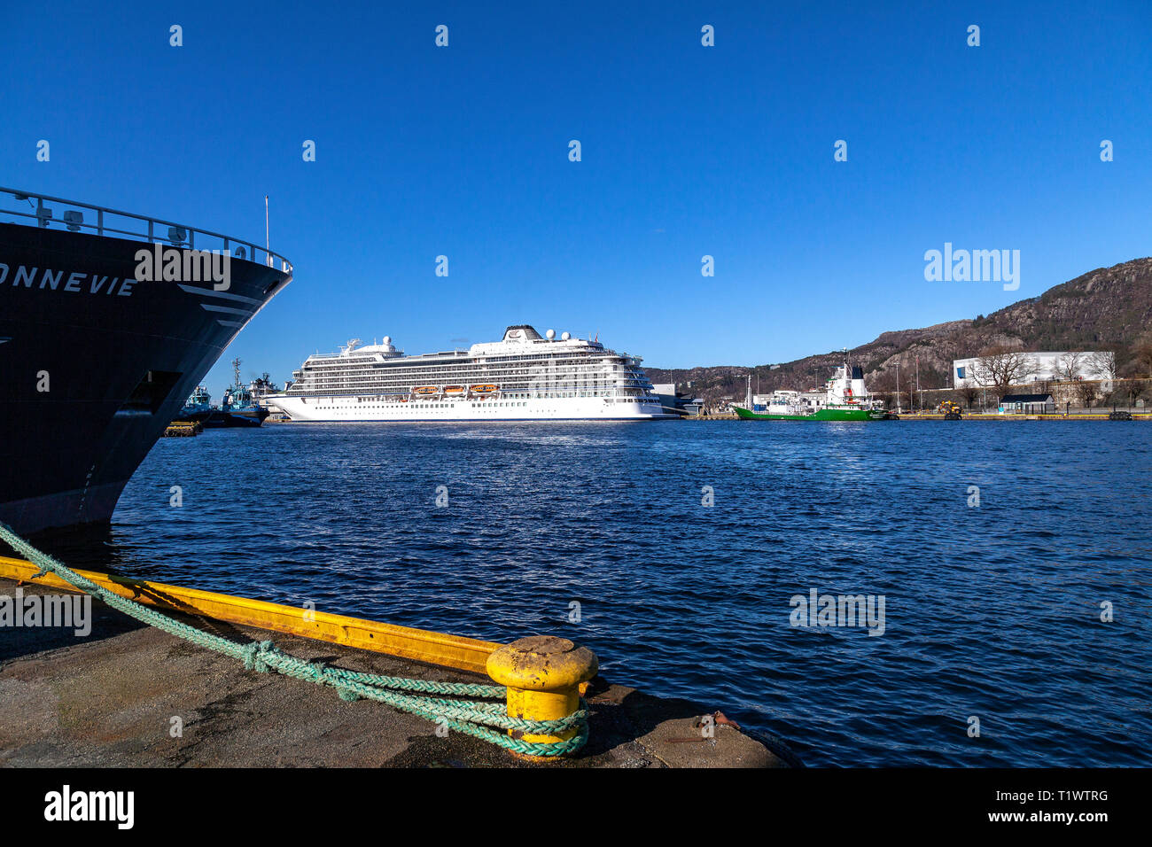 Left Side Of The Ship High Resolution Stock Photography And Images Alamy