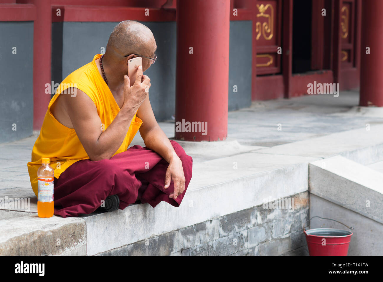 Buddhist monk and smartphone hi-res stock photography and images - Alamy