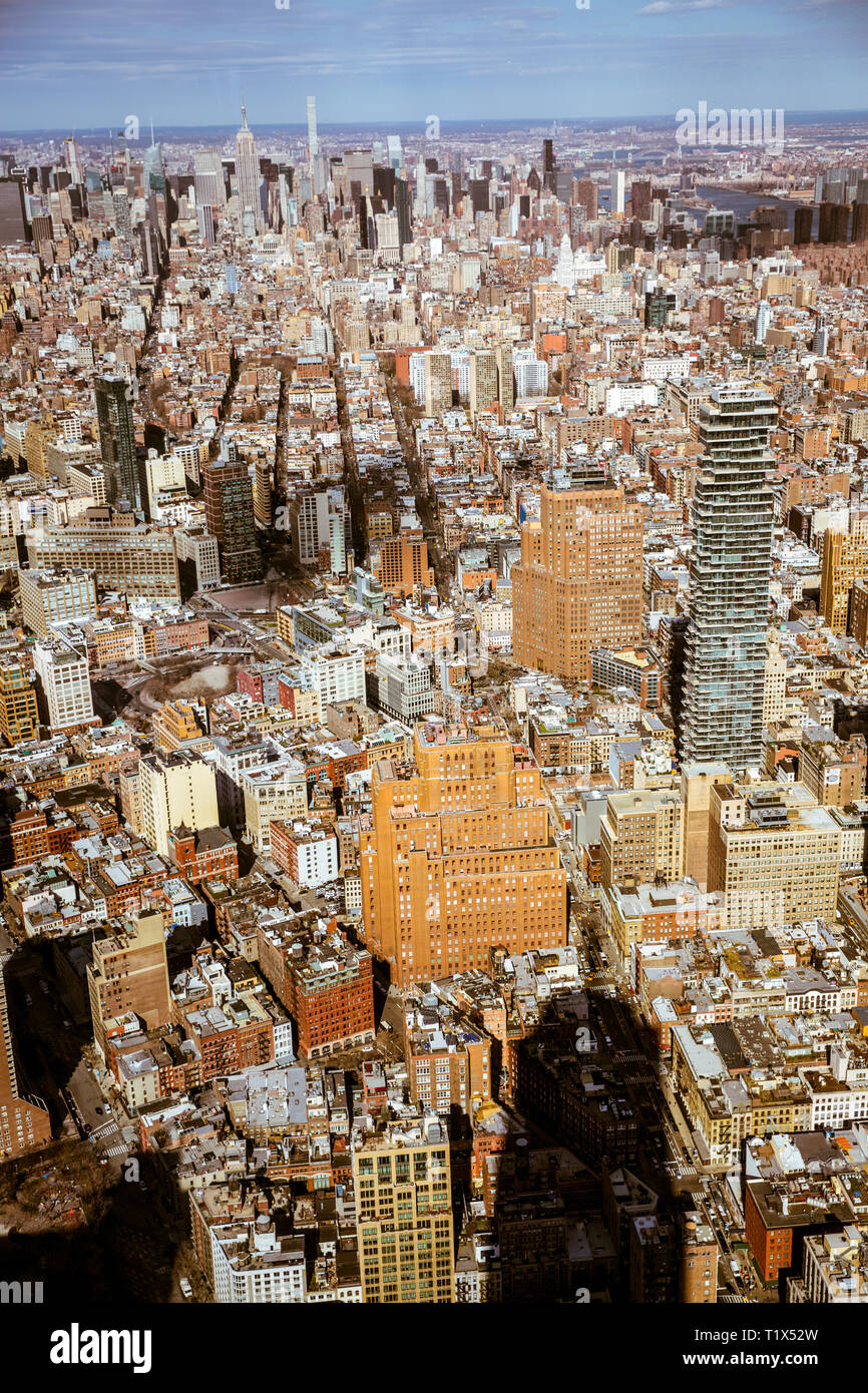 Beautiful skyline of Midtown Manhattan from Rockefeller Observatory ...