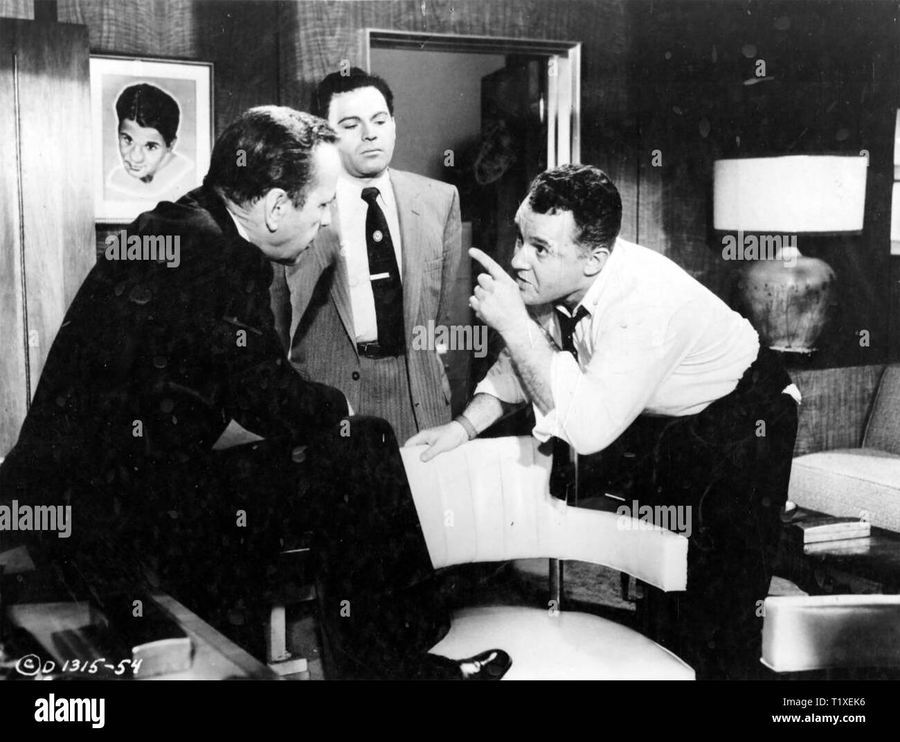 THE HARDER THEY FALL 1956 Columbia Pictures film with Humphrey Bogart at left and Rod Steiger Stock Photo