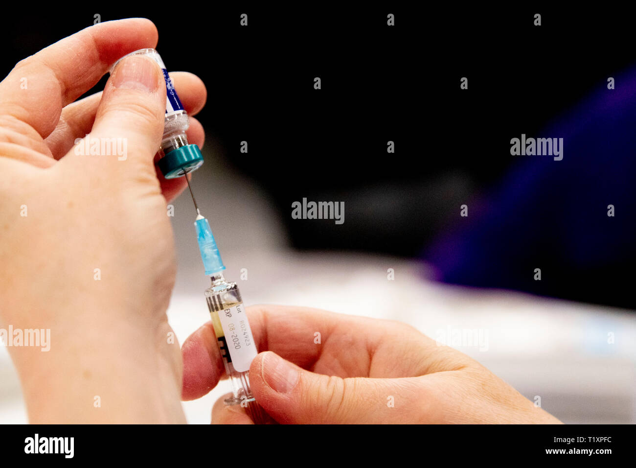 ROTTERDAM - Kinderen worden gevaccineerd tijdens een vaccinatiedag in Ahoy. Staatssecretaris Paul Blokhuis (Volksgezondheid) wil met een vaccinatie-al Stock Photo