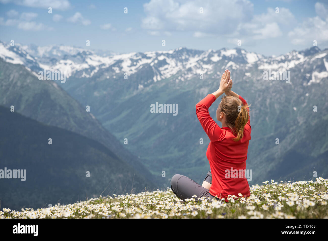Young woman on top mountain hi-res stock photography and images - Alamy