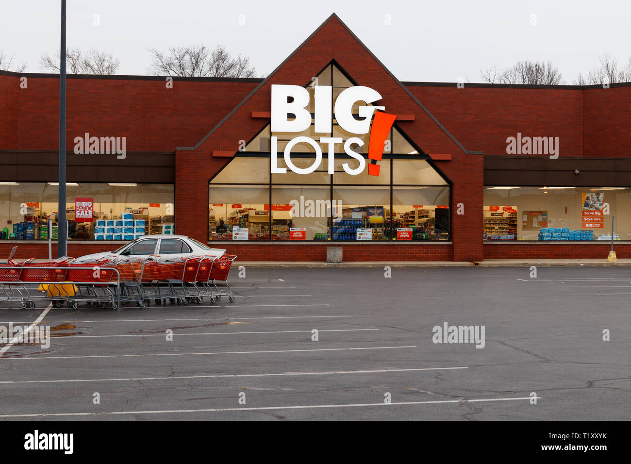 Big lots store hi-res stock photography and images - Alamy