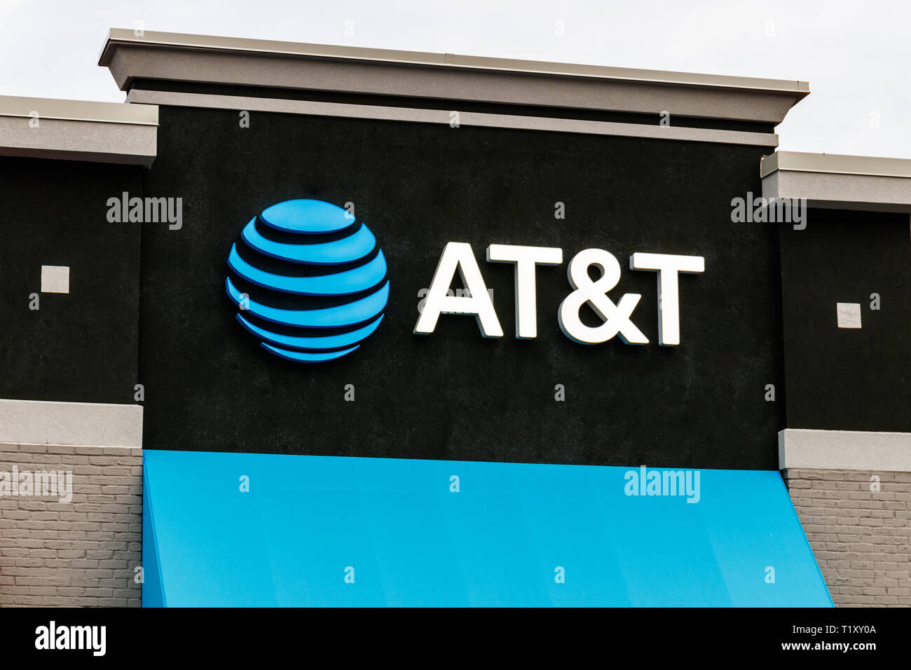 Indianapolis - Circa: March 2019: AT&T Retail cell phone and mobility store. AT&T wrapped up its merger with WarnerMedia and now controls HBO and CNN  Stock Photo