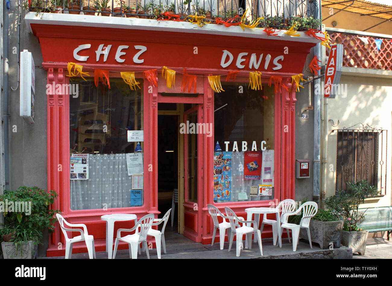Chez Denis, 7 Place de la République, Fitou, Aude, Occitanie, France: a  traditional bar tabac Stock Photo - Alamy