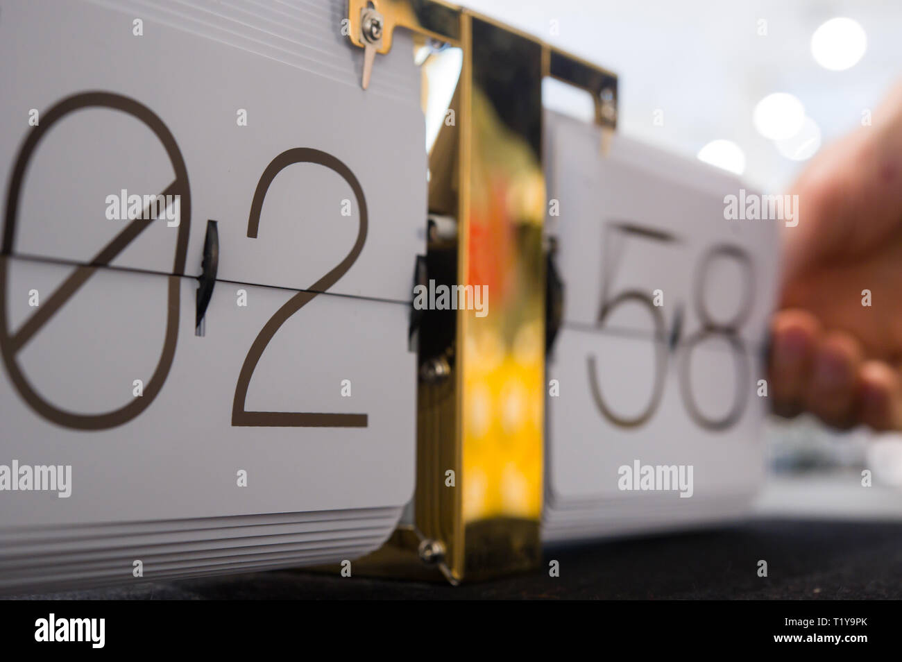 Stuttgart, Germany. 27th Mar, 2019. ILLUSTRATION - A man scrolls the ...