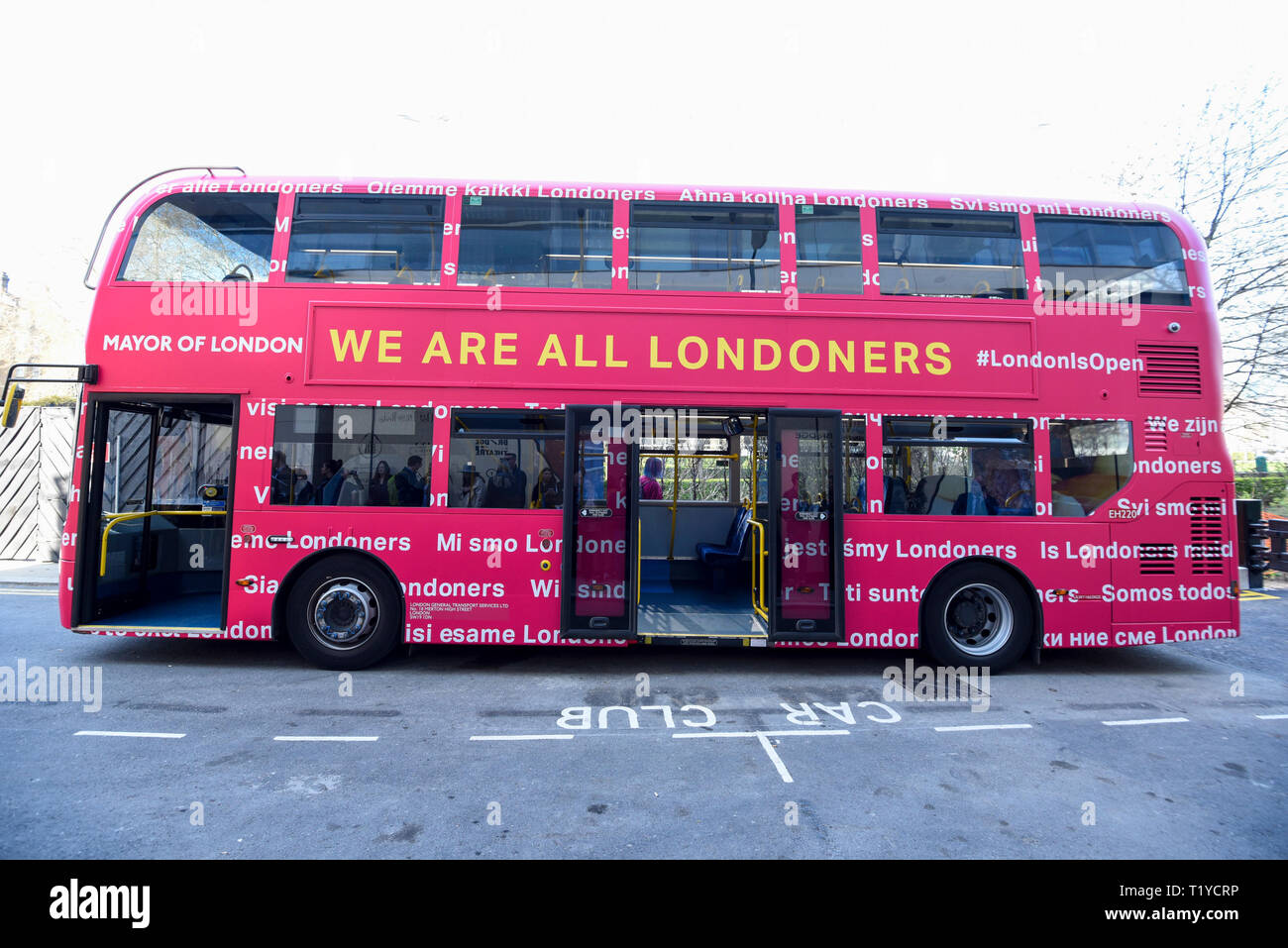 London, UK.  29 March 2019.  Mayor of London, Sadiq Khan, launches a branded 'We are all Londoners' bus (pictured) as a it begins a four-day 'advice roadshow' across the capital.  Staff on the bus will visit locations with high numbers of European nationals, offering them guidance on how to apply for Settled Status to remain in the UK following Brexit.  The bus tour coincides with the opening of the Government's EU Settlement Scheme. Credit: Stephen Chung / Alamy Live News Stock Photo