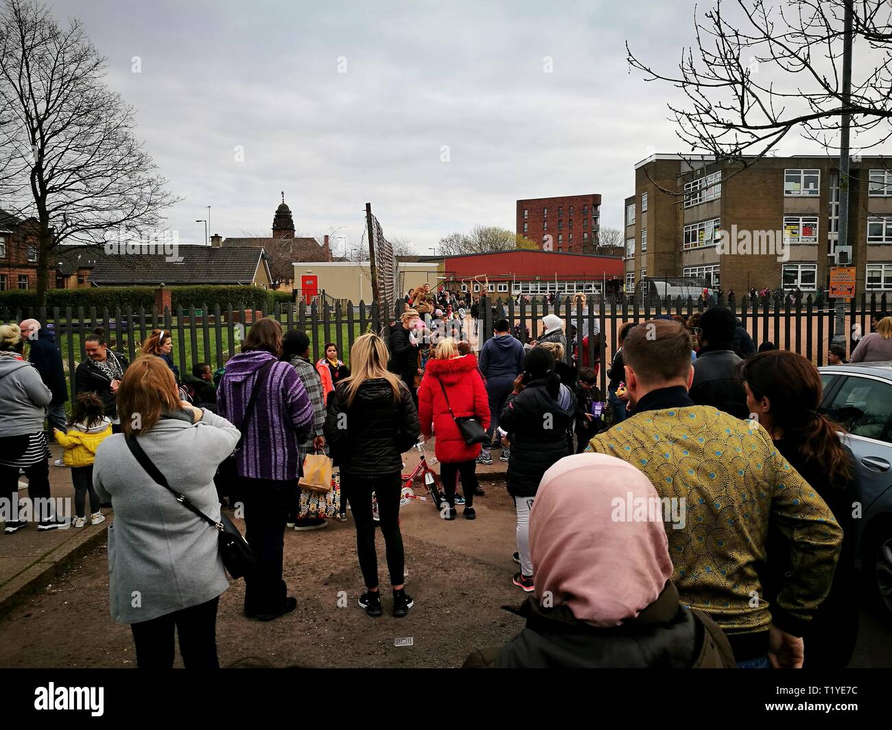 Glasgow, UK. 29th Mar, 2019. Parents collect their primary school children early as the spring break school holidays effectively start today. Credit: Pawel Pietraszewski/Alamy Live News Stock Photo