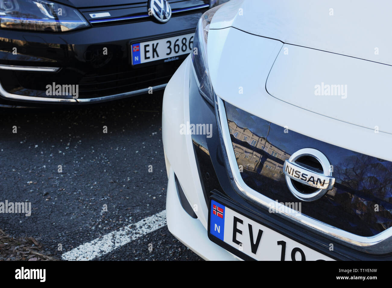 29 March 2019, Norway, Oslo Electric cars are parked in front of an