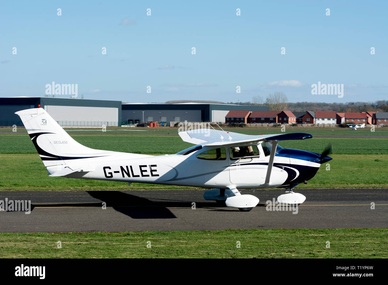 Cessna 182Q Skylane (G-NLEE) at Wellesbourne Airfield, Warwickshire, UK Stock Photo